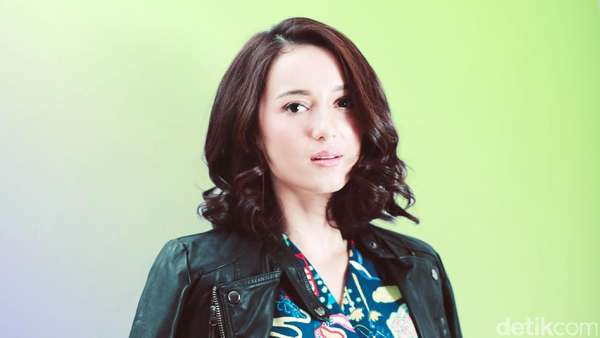 Summer Vibes! Lihat Julie Estelle Bikin Seger Summer Vibes! Lihat Julie Estelle Bikin Seger