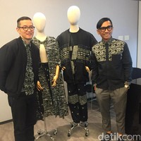 Apa jadinya ketika batik dan Star Wars bertemu? Disney sebagai pemegang  lisensi Star Wars menggandeng Populo Batik untuk menciptakan koleksi dalam menyambut film Star Wars: The Force Awakens pada 2016 lalu. Hasilnya, busana bermotif Yoda dan May the Force be with you yang dibuat dengan teknik batik. (Foto: Daniel Ngantung/Wolipop)