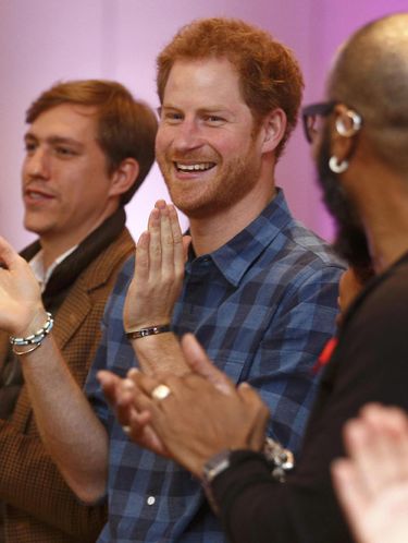 Ngaku Pacaran, Pangeran Harry dan Meghan Markle Pakai Gelang Kembar