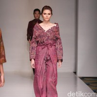 Koleksi fashion show Tuty Cholid Mengangkat tema Love di IPMI Trend Show 2017. Senayan CIty. Jakarta. [Foto: Mohammad Abduh/Wolipop]