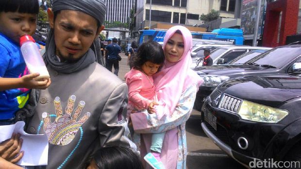Isu Teuku Wisnu Poligami, Suami Nani Widjaja Masuk IGD