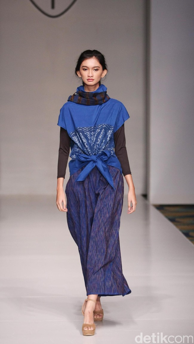 Koleksi fashion show Tuty Cholid Mengangkat tema Love di IPMI Trend Show 2017. Senayan CIty. Jakarta. [Foto: Mohammad Abduh/Wolipop]