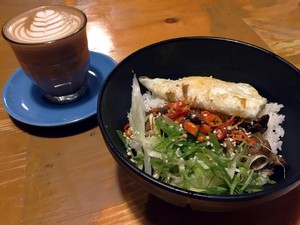 Headline: Kalau Nongkrong di Sini, Ada Nasi Gyutan dan Cafe Mocha yang Sedap