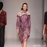 Koleksi fashion show Tuty Cholid Mengangkat tema Love di IPMI Trend Show 2017. Senayan CIty. Jakarta. [Foto: Mohammad Abduh/Wolipop]