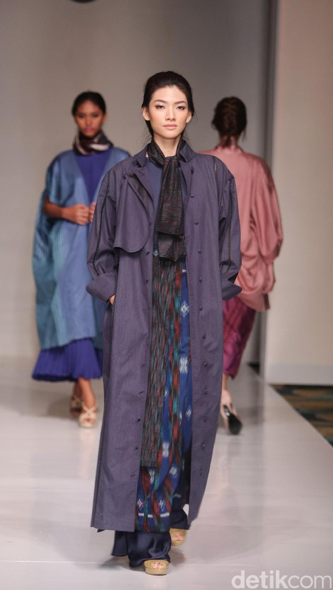 Koleksi fashion show Tuty Cholid Mengangkat tema Love di IPMI Trend Show 2017. Senayan CIty. Jakarta. [Foto: Mohammad Abduh/Wolipop]