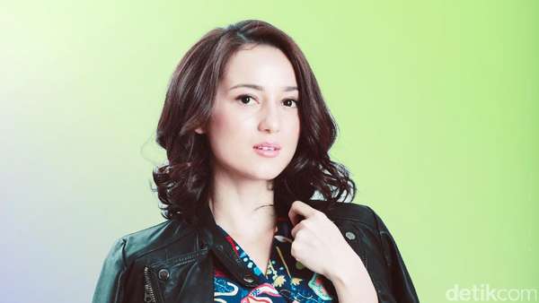 Summer Vibes! Lihat Julie Estelle Bikin Seger Summer Vibes! Lihat Julie Estelle Bikin Seger