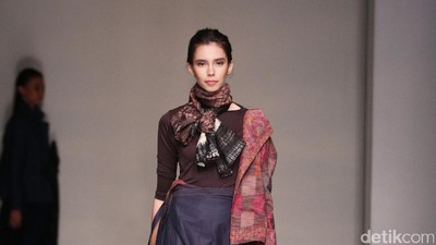 Foto: Koleksi Tuty Cholid Di IPMI Trend Show 2017