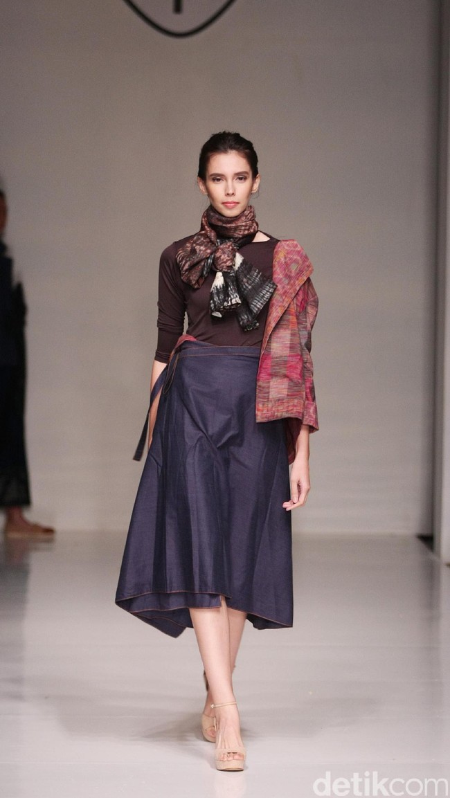 Koleksi fashion show Tuty Cholid Mengangkat tema Love di IPMI Trend Show 2017. Senayan CIty. Jakarta. [Foto: Mohammad Abduh/Wolipop]