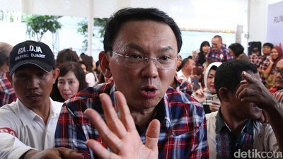 Diumumkan Jadi Tersangka, Ahok Masih Layani Aduan Warga di Rumah Lembang