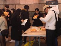 Di Balik Lampion Pengusir Hawa Dingin