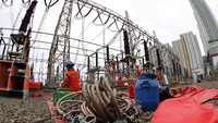 Bertaruh nyawa demi mengamankan listrik Nusantara, itulah misi yang diemban 1099 pasukan khusus PLN, Tim PDKB (Pekerjaan Dalam Keadaan Bertegangan), pasukan khusus PLN yang dilatih untuk melakukan pemeliharaan, perbaikan atau penggantian komponen pada jaringan listrik tanpa memadamkan jaringan yang sedang beroperasi. Agus Trimukti/Humas PLN.