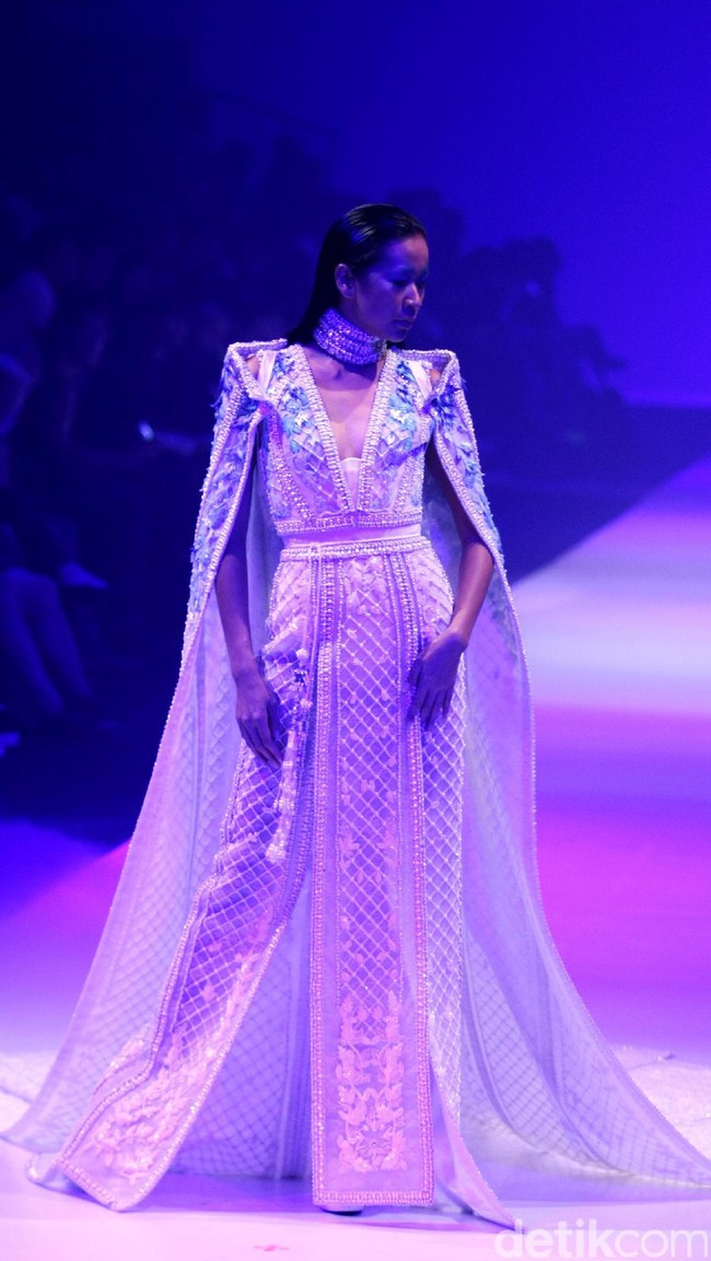 Koleksi Busana Tex Saverio mengangkat tema Reflections of You di Jakarta Fashion Week 2017. Senayan City. Jakarta. [Foto: Mohammad Abduh/Wolipop]