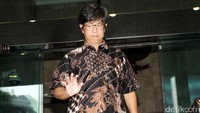 Anang keluar gedung KPK usai menjalani pemeriksaan sebagai saksi, Kamis (17/11/2016).
