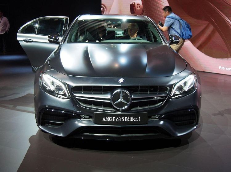 Mobil Mercy yang Jago Ngesot