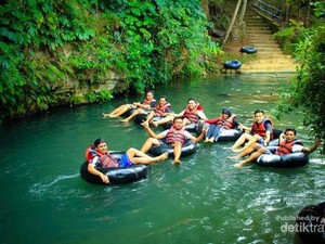 Berteriak Lepas Sambil Cave Tubing di Gunungkidul