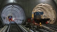 Terdiri dari dua jalur, saat ini pembangunan proyek Crossrail baru terealisasi sekitar 80 persen.