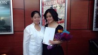 Gisela Cindy adalah adik dari Gracia Indri yang tak kalah cantik dari sang kakak. Ini foto keakraban Gisela dengan sang bunda.  (Foto: Instagram/ Gisela Cindy)