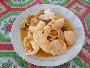 Sarapan Pagi Ala Bengkulu, Nikmati Sedapnya Lontong Tunjang