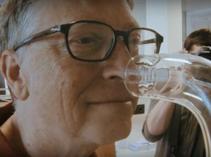 Hobi Baru Bill Gates: Endus Aroma Busuk Toilet Umum