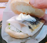 Oishii!! Mau Cicip Sushi Hot Dog dan Sushi Burger yang Unik?