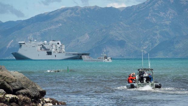 Kapal militer Selandia Baru bantu evakuasi turis dan warga yang terjebak