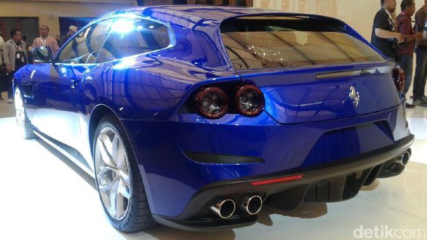 Ferrari GTC4Lusso Jadi Mobil Super Tercantik 2017