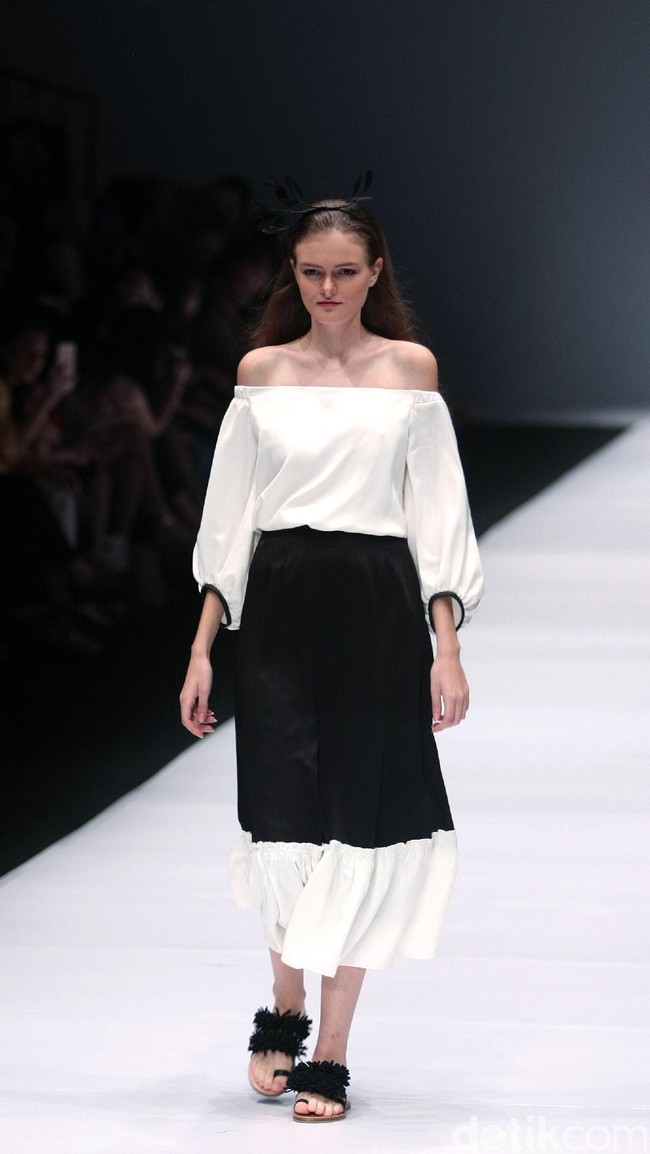 Fashion Show Busana JII by Gloria Agatha. Jakarta Fashion Week 2017. Senayan CIty. Jakarta. [Foto: Mohammad Abduh/Wolipop]