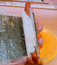 Oishii!! Mau Cicip Sushi Hot Dog dan Sushi Burger yang Unik?