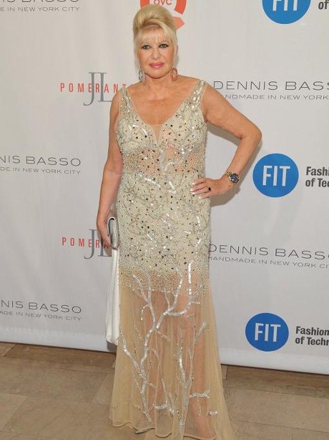 Detail bling-bling kerap mewarnai gaun pilihan Ivana. (Foto: D Dipasupil/Getty Images for FIT/AFP)