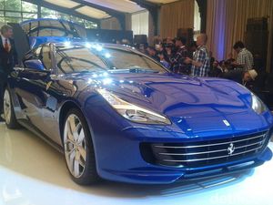 Mobil Empat Kursi Bermesin V8 Pertama dari Ferrari Meluncur di Indonesia