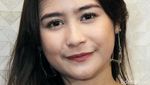 Gaya Prilly Latuconsina dengan Kacamata Vintage, Yay or Nay?