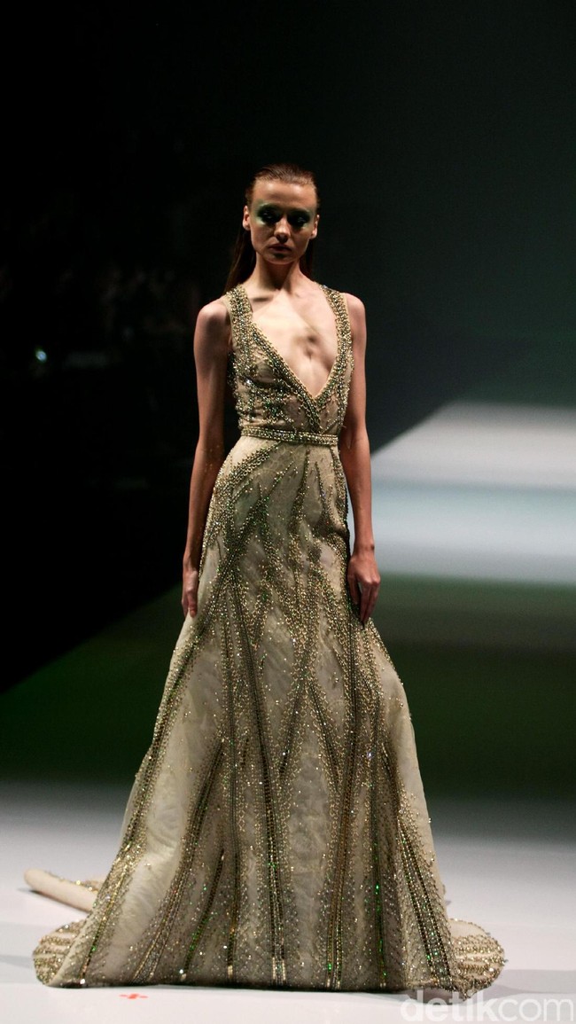 Koleksi Busana Tex Saverio mengangkat tema Reflections of You di Jakarta Fashion Week 2017. Senayan City. Jakarta. [Foto: Mohammad Abduh/Wolipop]