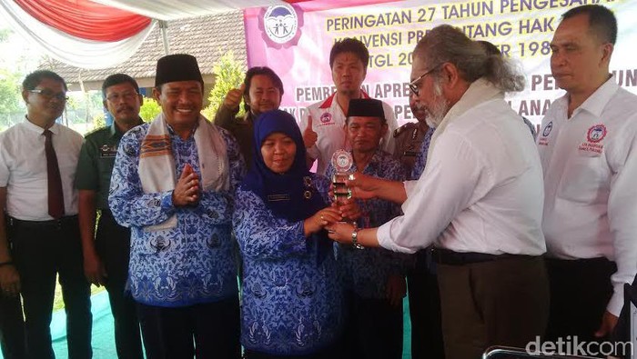 SMKN Winongan Pasuruan dapat Penghargaan dari Komnas PA