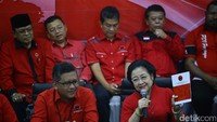 Dia juga sempat menyinggung penetapan Basuki Tjahaja Purnama (Ahok) sebagai tersangka dugaan penistaan agama. Megawati mengatakan bahwa dia ingin Pilkada tetap berjalan demokratis.
