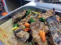 Gurih Semangit Ikan Pari Asap Dimasak Dengan Santan Dan Cabe