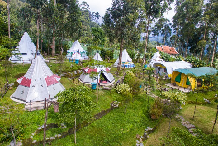 Ilustrasi Glamour Camping
