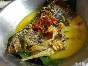 Gurih Semangit Ikan Pari Asap Dimasak dengan Santan dan Cabe