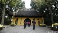 Foto: Untuk biaya tiket masuknya memang tidak gratis. Traveler dikenakan tarif 100 Yuan (Rp 194 ribu) (Agung/detikTravel)