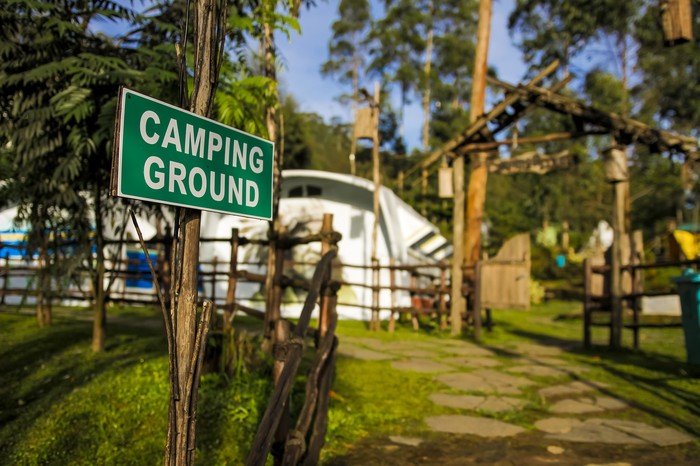 Ilustrasi Glamour Camping