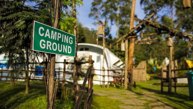 Ilustrasi Glamour Camping