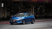 Konsep Ioniq otonom menggunakan sistem seperti Smart Cruise Control menghadap ke depan radar, kamera Lane Keep Assist yang terintegrasi dengan teknologi LiDAR.