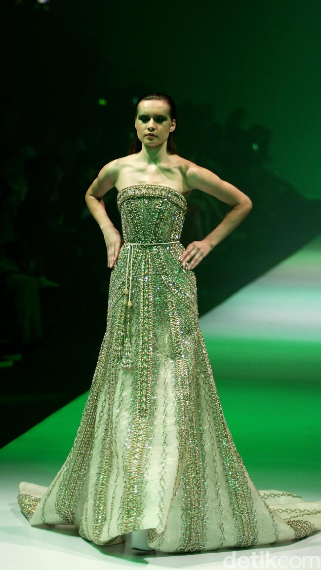 Koleksi Busana Tex Saverio mengangkat tema Reflections of You di Jakarta Fashion Week 2017. Senayan City. Jakarta. [Foto: Mohammad Abduh/Wolipop]