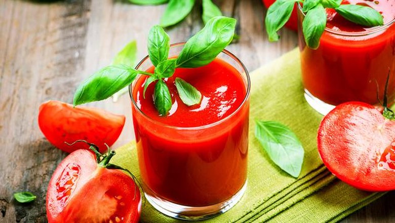 jus tomat lebih enak diminum di pesawat jus tomat lebih enak diminum di pesawat