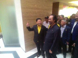 Novanto Terima Kedatangan Senior Surya Paloh di Kantor Golkar