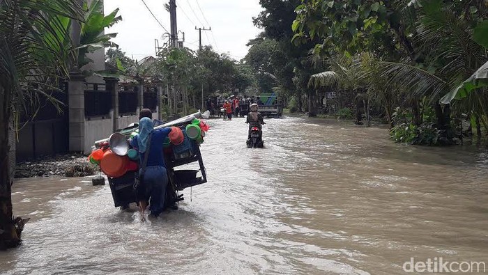 Hujan Deras di Bojonegoro akibatkan Sungai Pacal Meluap