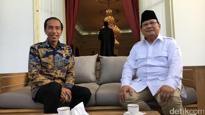 Momen Bersama Jokowi-Prabowo yang Diisukan Duet di 2019