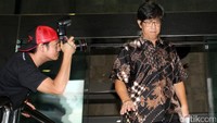 Anang meninggalkan KPK usai dimintai keterangan sebagai saksi untuk tersangka Irman.