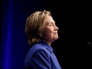 Heboh! Hillary Clinton Posting Foto Asyik Dugem, Colek PM Finlandia