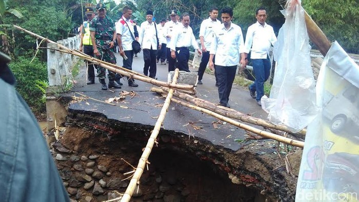 Bupati Emil Temukan Banyak Infrastruktur di Trenggalek yang Rusak