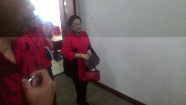 Megawati hadir di rapat